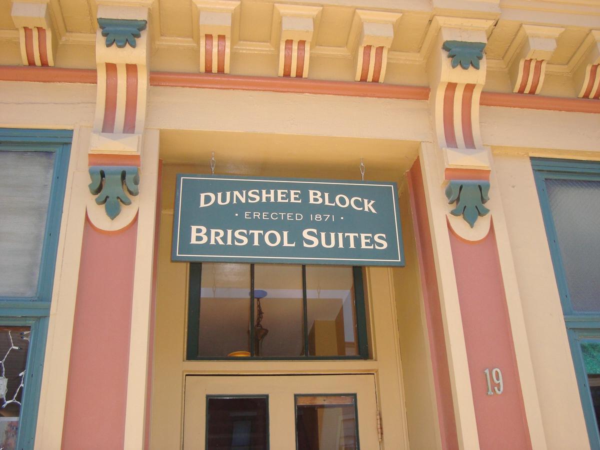 Bristol Suites Exterior foto